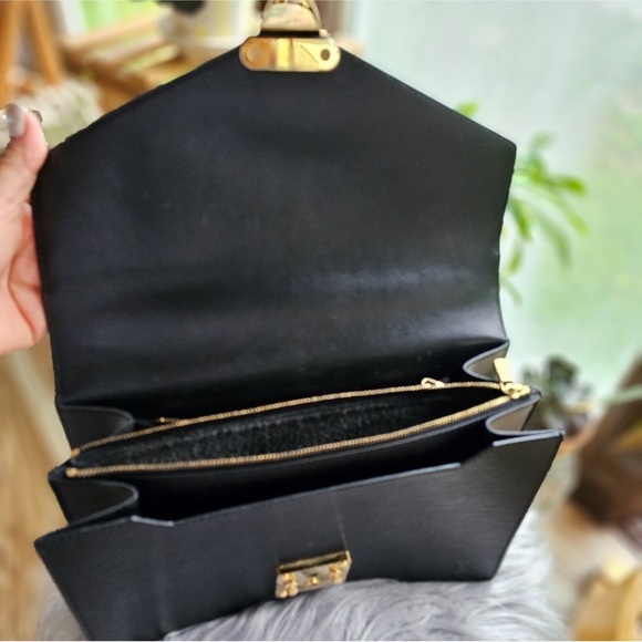 Authentic Louis Vuitton Epi Concorde Handbag - Picture 7 of 13